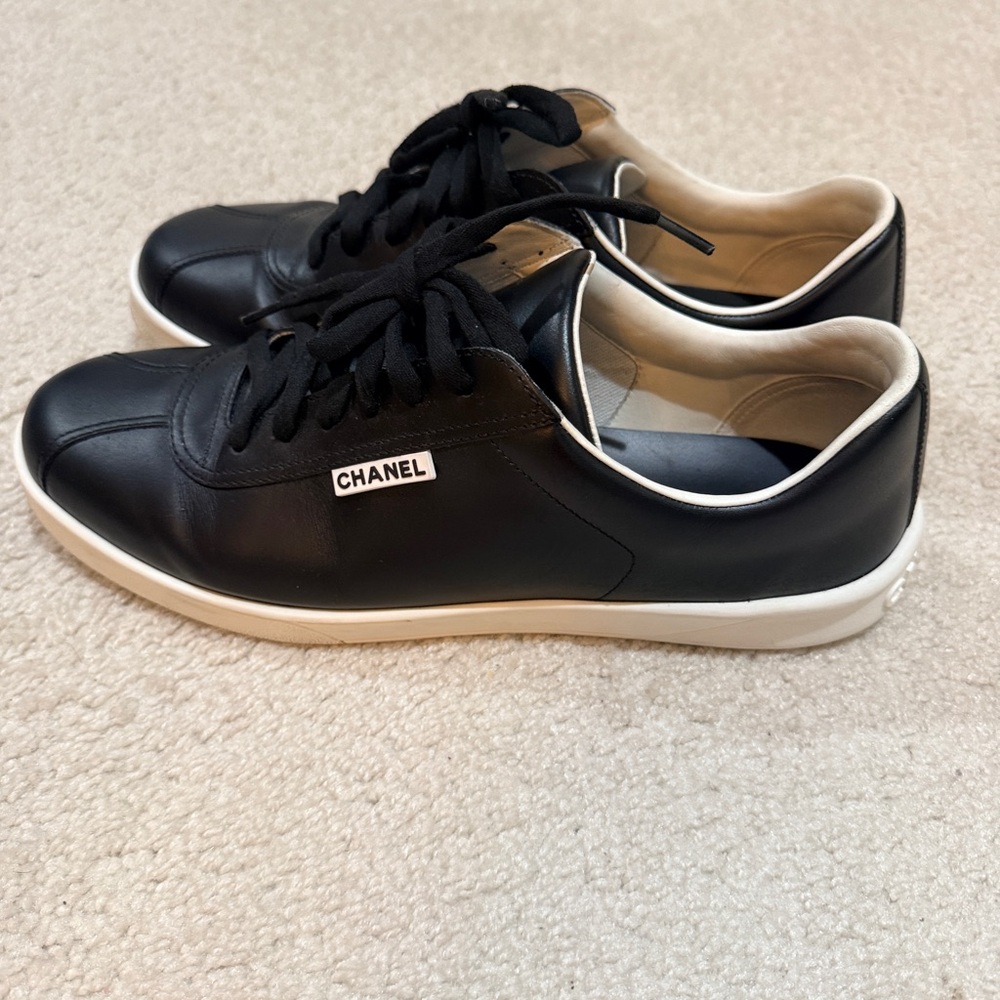 CHANEL Black Leather Low-Top Sneakers with White Sole Accent - Picture 5 of 14